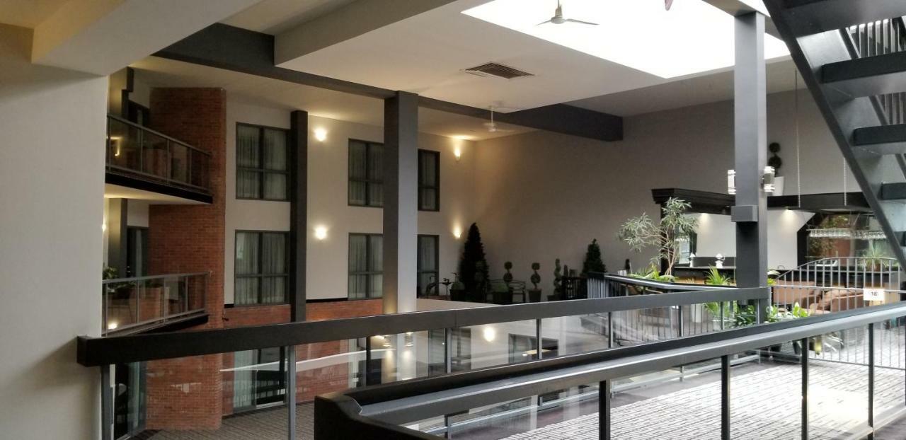 Best Western Laval-Montreal & Conference Centre Esterno foto