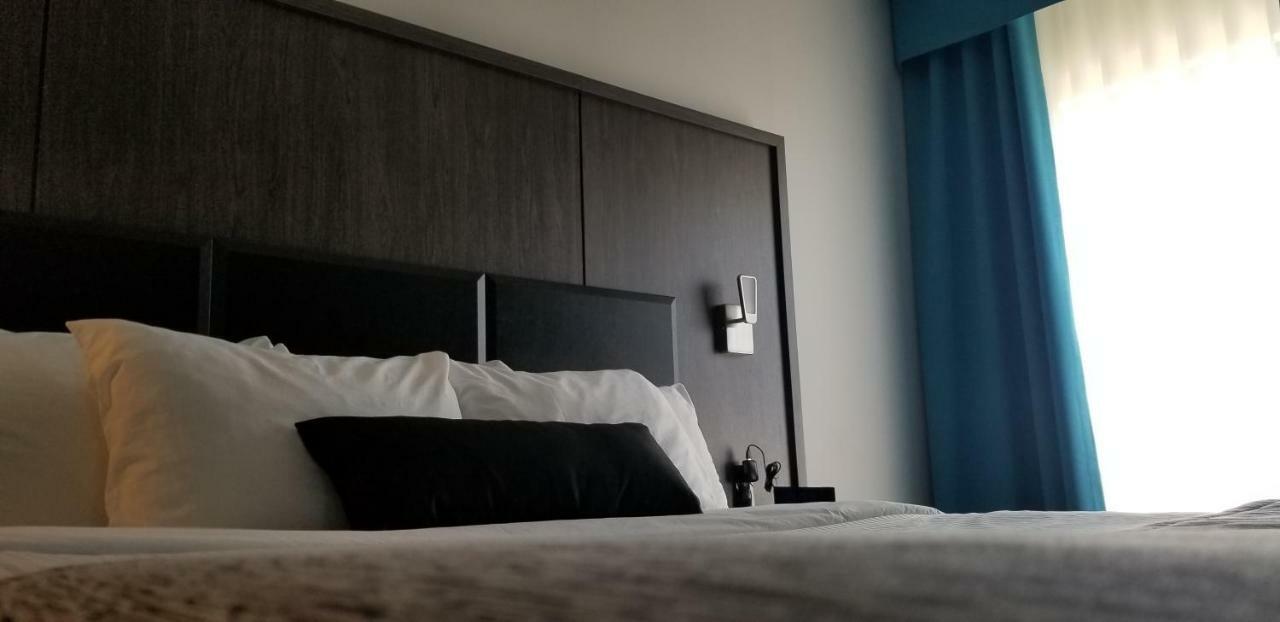 Best Western Laval-Montreal & Conference Centre Esterno foto